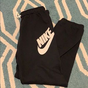 Nike Loose Fit Rally Logo Sweatpants